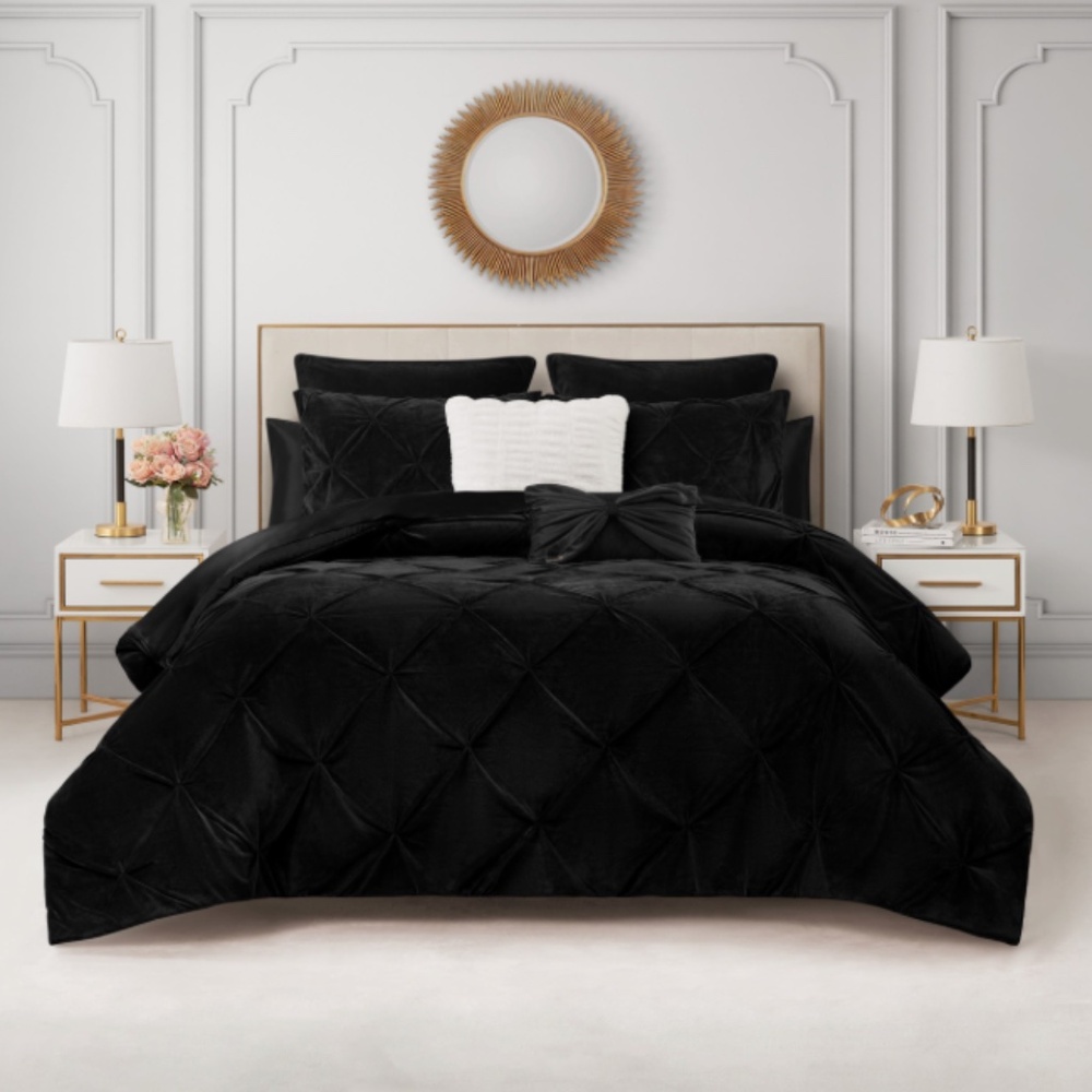 Juicy Couture Kiss Pleat Plush 7-Pc. Comforter Set, Full/Queen - Black